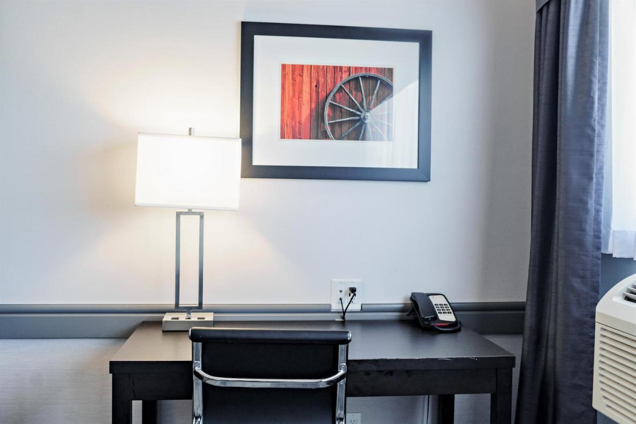 Park Inn By Radisson Edmonton Airport Leduc Exterior photo