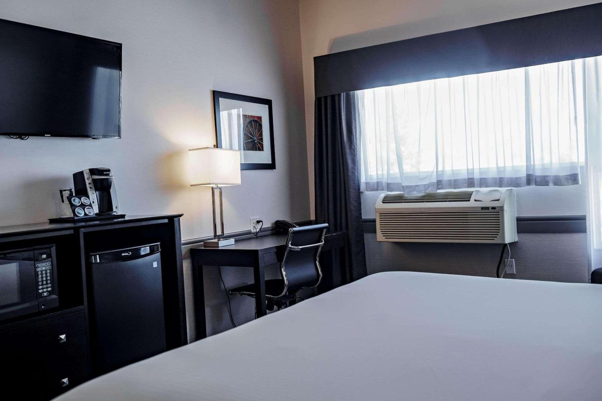 Park Inn By Radisson Edmonton Airport Leduc Exterior photo